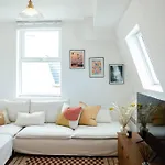 Relaxing Retreat With Terrace & Sea Views - Sleeps 4