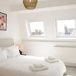 Relaxing Retreat With Terrace & Sea Views - Sleeps 4