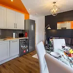 Bright Cheery 4 Bd Apartment By Brighton Station