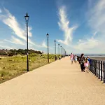 Lytham St Annes, A Spacious, High End, One Bedroomed Apartment 4