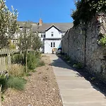 12 Mill Green