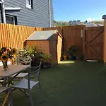 Flat Rocks, With Parking, 100M From Beach