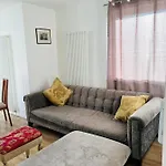 Fabulous 2Bed 2Bath Ground Floor Serviced Accommodation Near City