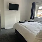 Stunning Modern 6-Bedroom House All With En-Suite
