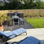Waves Falmouth-Hot Tub Games Room Very Close To Swanpool Beach And Falmouth Gc