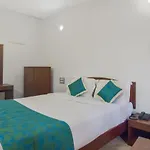 Oyo 13581 Hotel Raj