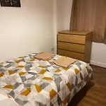 Modern, Quiet, Sleeps 10, Anfield, Tourists, Liverpool