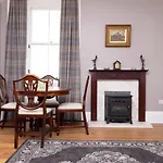 Joivy Cozy Apt Near Edinburgh Castle