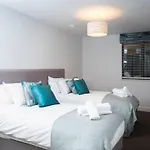 4Br-8Guests-Balcony-Beachview-Pool-Pets