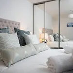 4Br-8Guests-Balcony-Beachview-Pool-Pets