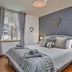Finest Retreats - Oystercatcher