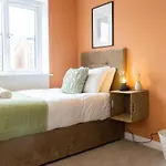 Air Host And Stay - New Build Home With Parking Minutes From Lfc Ref31