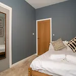 Pass The Keys Stunning 3 Bed Loft Style Apt With Free Parking