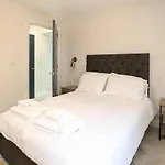 No1 Luxury Service Apartments