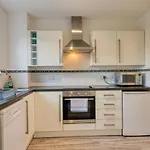 Casa Cella - Centrally Located 4 Bedroom House With Private Driveway And Garden