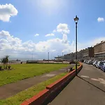 Wellington View: Ground Floor Apartment With Sea Views And Garden
