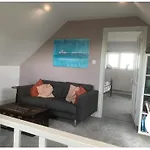 Sail Loft - Large Double Room, Bathroom And Lounge 2 Miles From Padstow