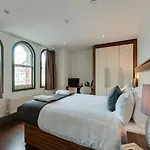 Base Serviced Apartments - Sir Thomas Street