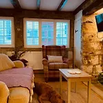 Cosy 400Yr Old Cottage, Flowergate, Whitby, Sleeps 6