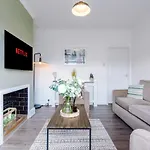 Beautiful And Boutique Blackpool House - Garden And Parking