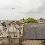 Modern Flat With Island Views In Heart Of Tenby