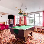 Oyo Godolphin Arms Hotel