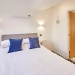 Host & Stay - Queens Court