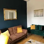 Lovely 2 Bedroom Apartment Close To City Centre