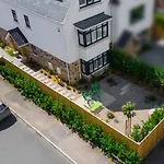 The Laurels By Grandeur Property