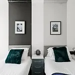 The Deluxe Apartments Of Blackpool - Gym - Cinema Room