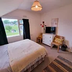 19 The Coombe