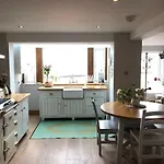 Annie'S Cottage , Whitby . Beautiful Sea Views