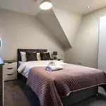 Three Bed Apartment Sleeps 5 In Botanic