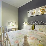 Cosy Near Centre Edinburgh Apartment