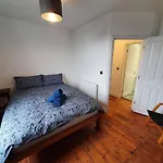 Sunny Apartment With A 10 Minute Walk To The Sea.