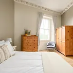 2 Bed Old Town Apartment - Next To Castle