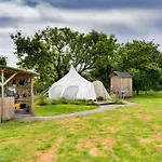 Finest Retreats - Oak Lotus Belle Tent