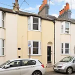Stylish Modern Two Bedroom Fishermans Cottage Central Brighton