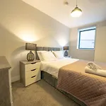 Family Apartment Sleeps 6 In Botanic Queens Area