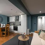 Brighton Beach 2Br Ap With Patio