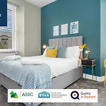 Leith Walk, Is 3 Rooms, King Beds With Tvs, Central Location, Albert Place, Wifi, Sleeps 6, Great For Contractors, Business, Relocation, Groups, Long Stays Welcome, Weekly Or Monthly, Just Ask Sunriseshortlets