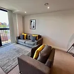 Impressive 1 Bed Apartment - Chavasse Apartments
