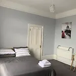 Cosy 2 Bed Flat In Baffins