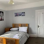 Cosy 2 Bed Flat In Baffins