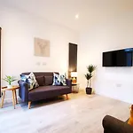 Spacious Townhouse 5 Mins To Liverpool City Centre With Free Parking