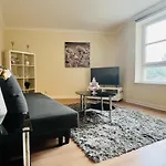 Stunning 2-Bed Apartment In Edinburgh Free Parking