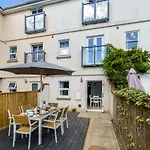 Charming Sea Haven House, Close To The Marina