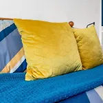 Cosy 1 Bed Main Door Apartment In Lovely Leith, Favourite For Tourists, Relocation, Businesses, Long Stays Welcome