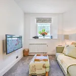 Tramontane Apartment At Hesketh Crescent