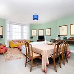 Joivy Inviting Flat At The Heart Of Edinburgh